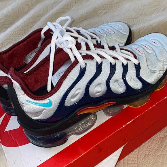 Never been worn box little crinkle due to them just sitting in the closet. - Picture 1 of 4